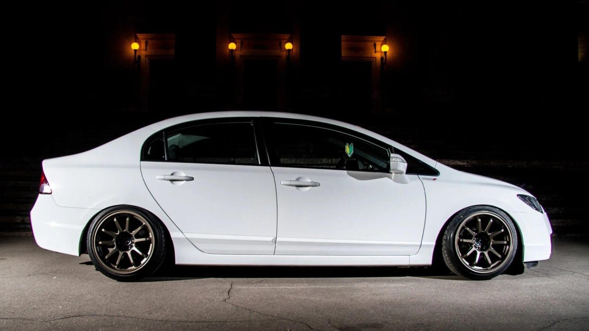 Honda Civic 8 4d r17 Volk ce28n