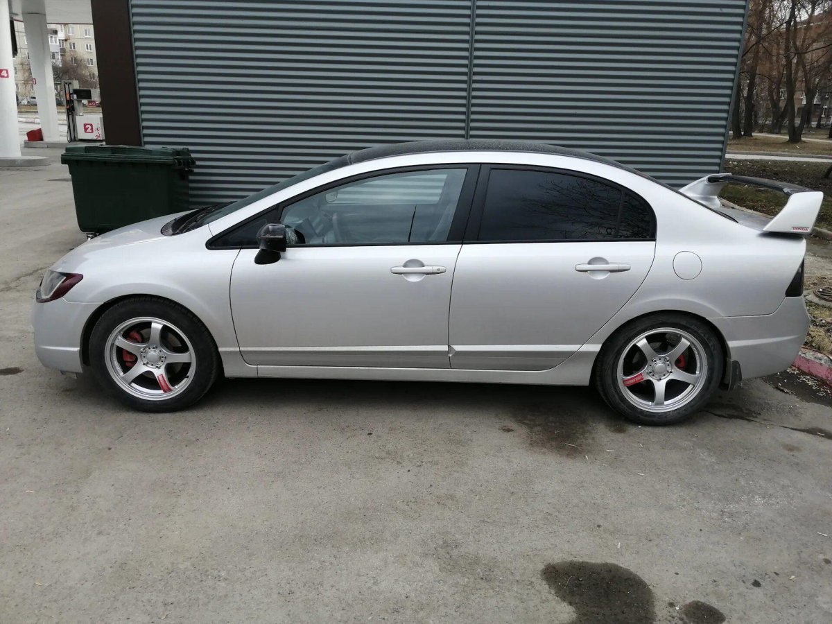 Honda Civic 8 r17