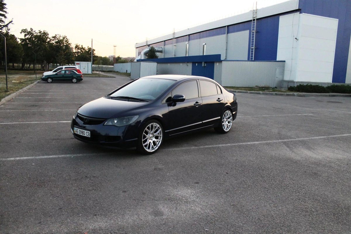 Хонда Цивик 4д r17