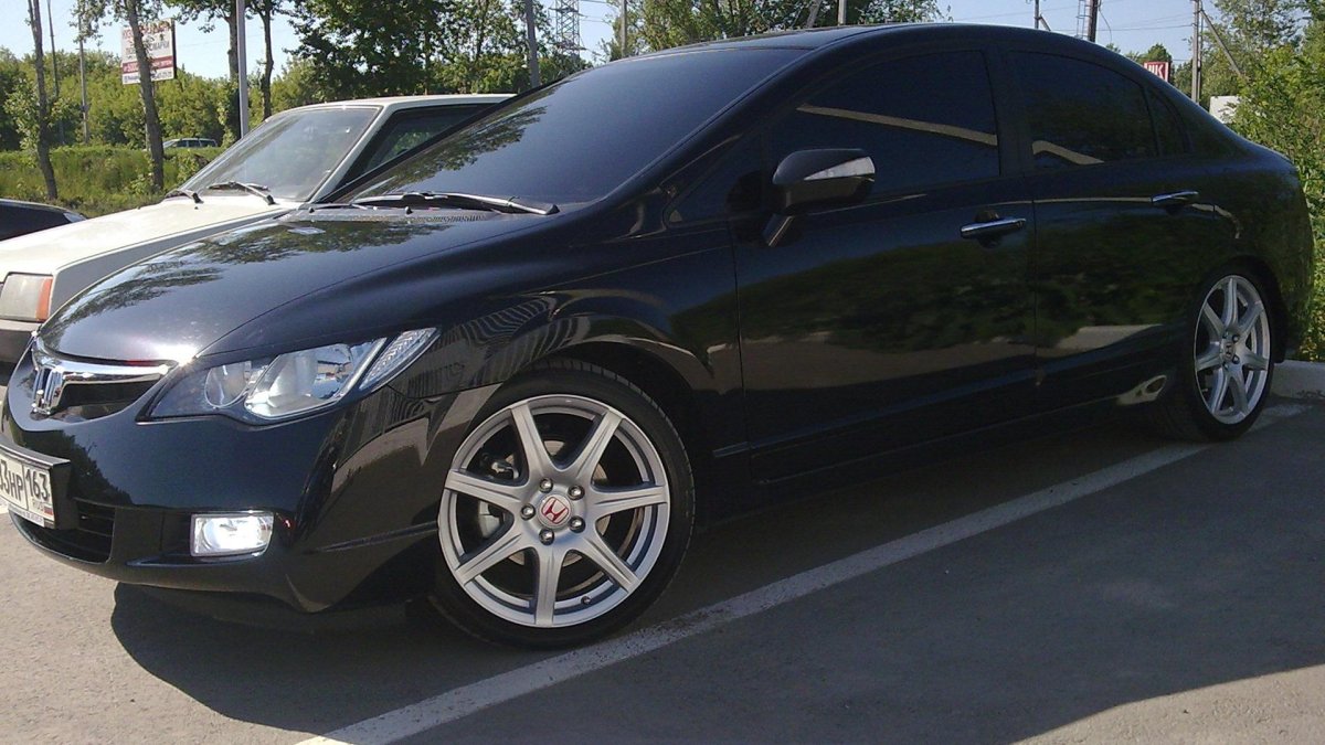 Honda Civic 8 r17