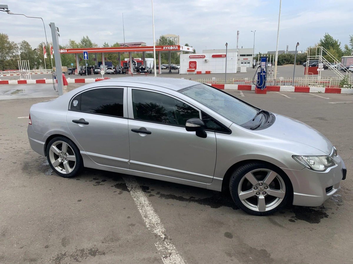 Honda Civic 8 на дисках