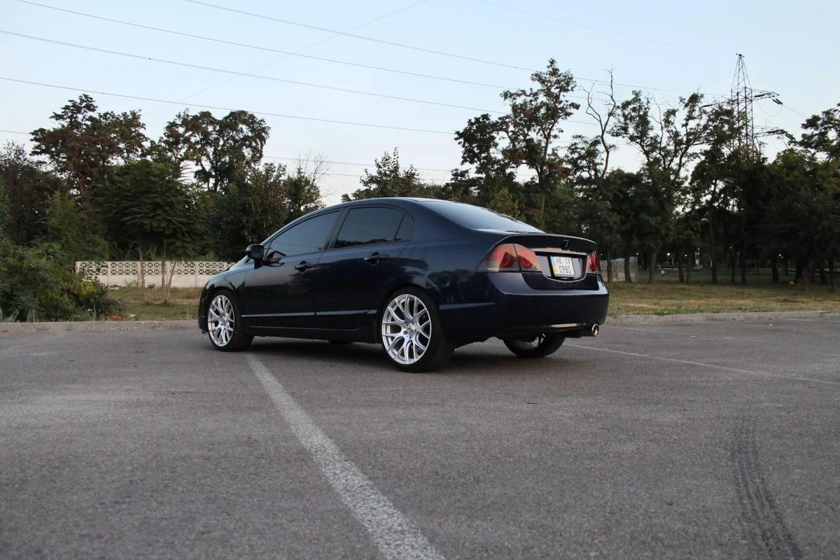 Honda Civic 4d r19