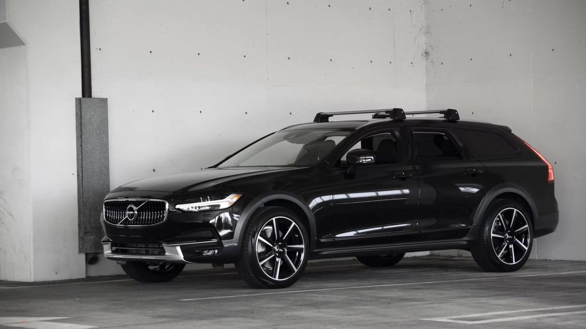 Volvo v90 Cross Country черная