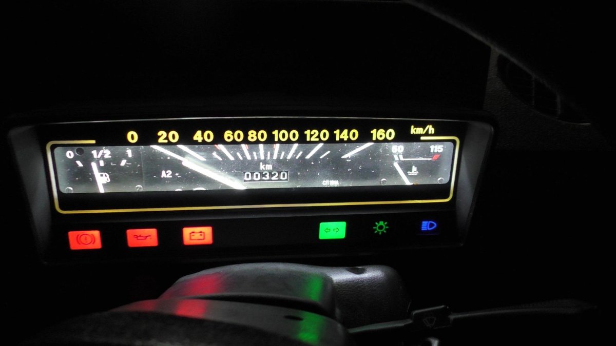 Замена лампочек на приборной панели Оки