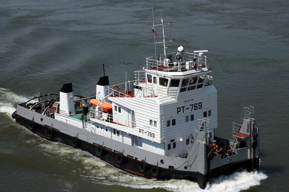 Теплоход буксир толкач РТ-600