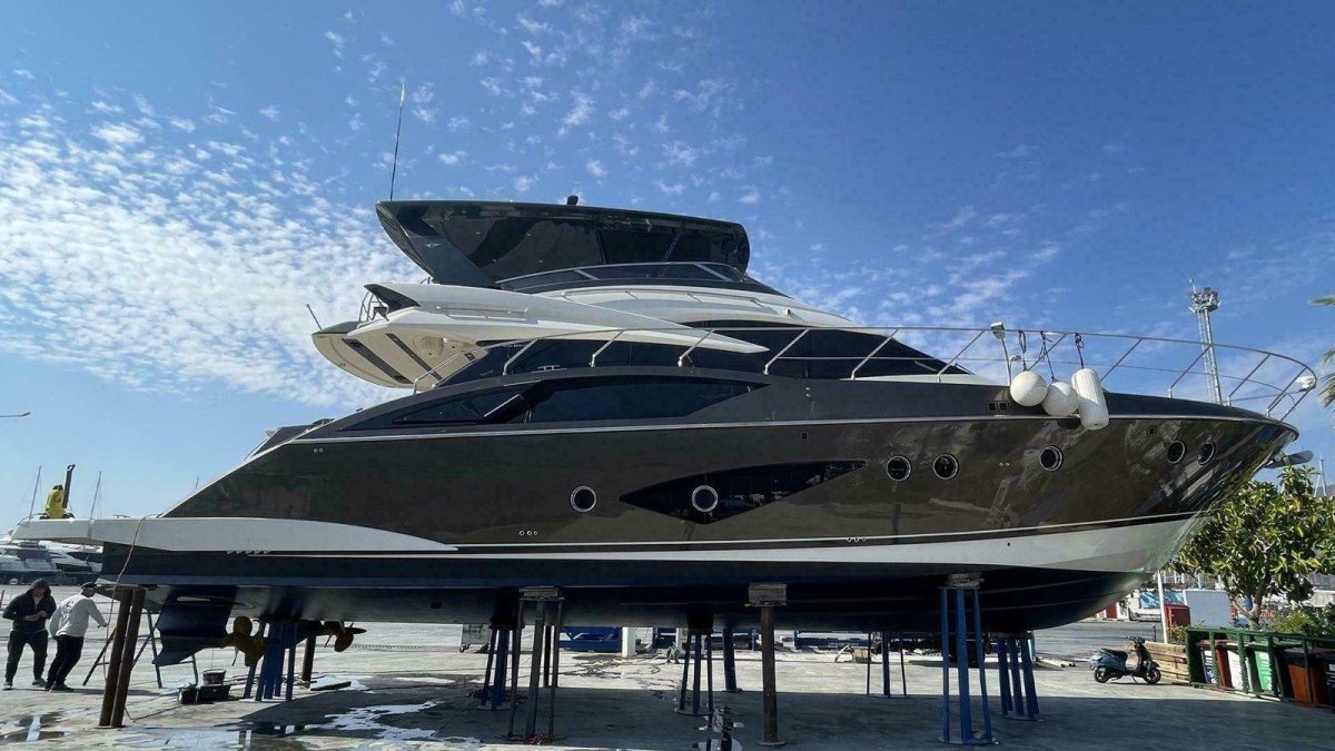 Marquis 630 Sport Yacht