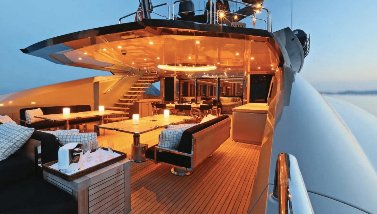 Яхта Palmer Johnson 52