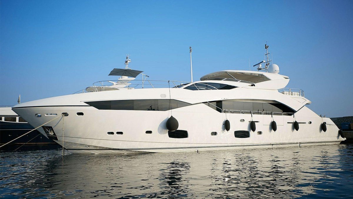 Яхта Sunseeker Predator 115