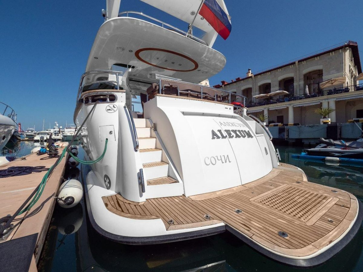 Elegance 64 яхта