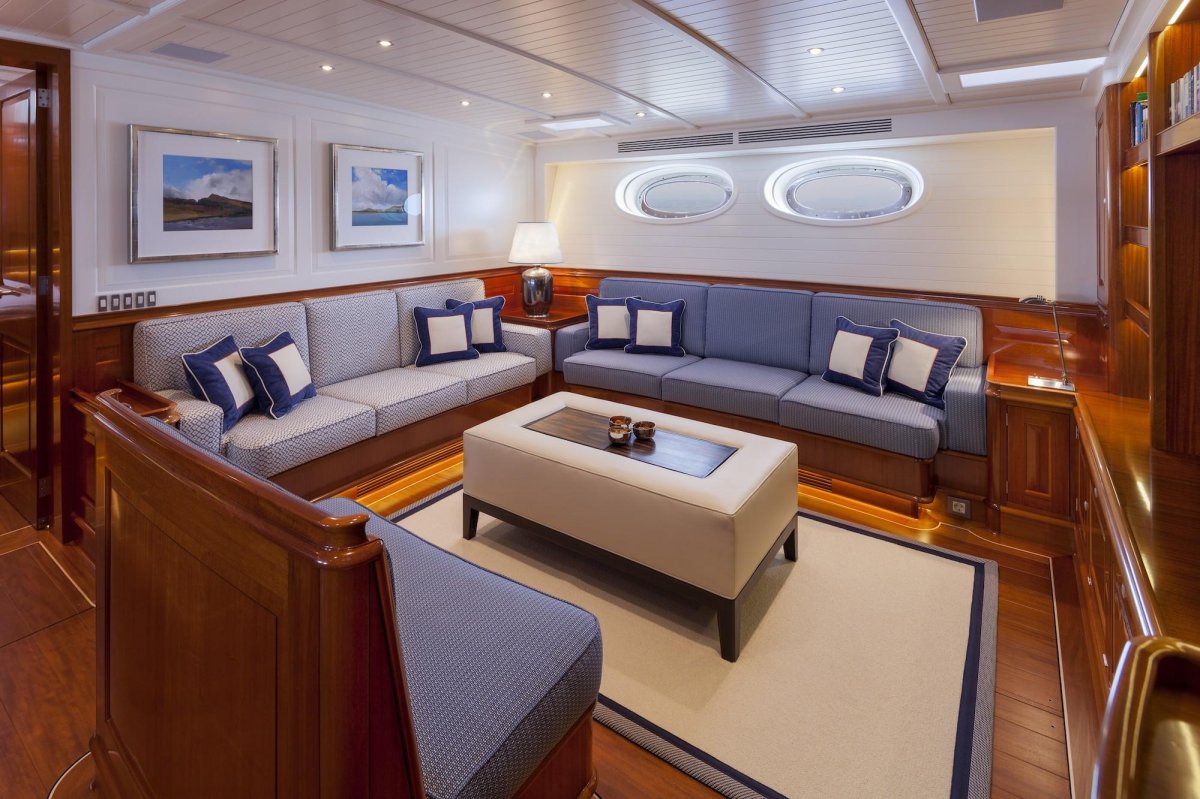 Парусная яхта Atalante