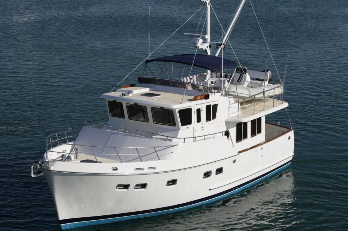 Траулерная яхта Selene 45