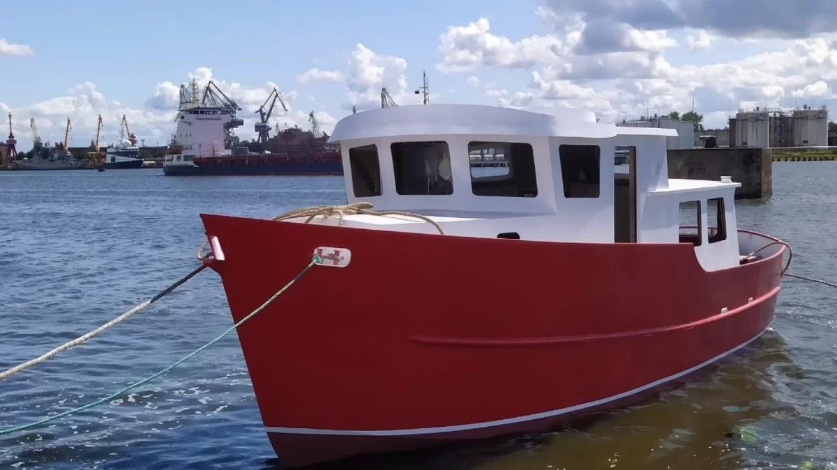 Корвет 1050 траулерная яхта