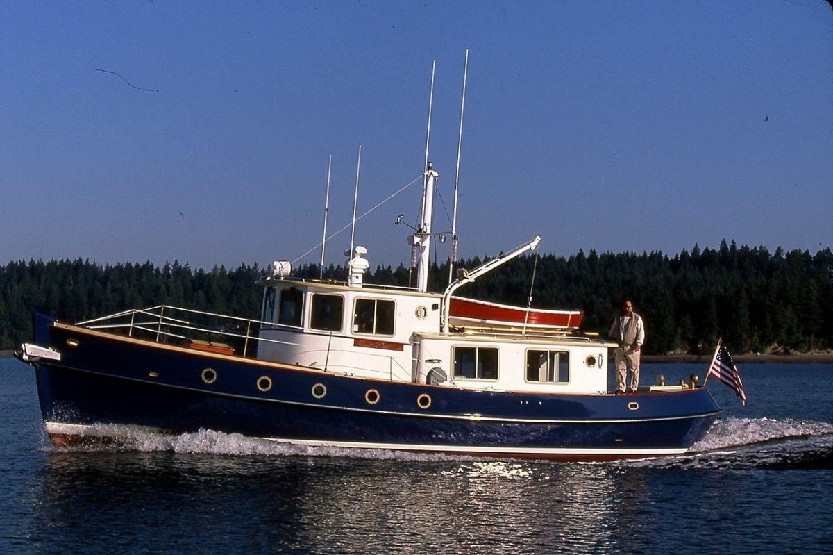 Моторная яхта Globe Trawler 36
