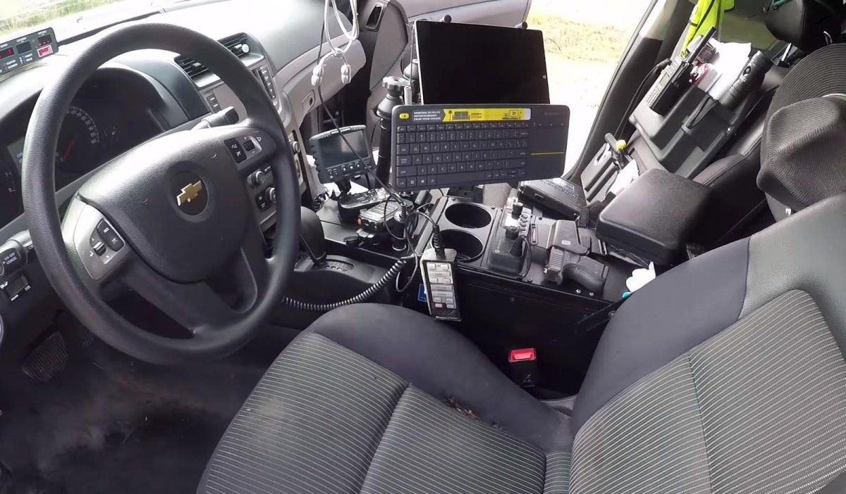 Салон полицейской машины США