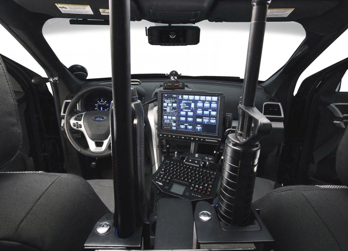 Ford Explorer Interceptor салон