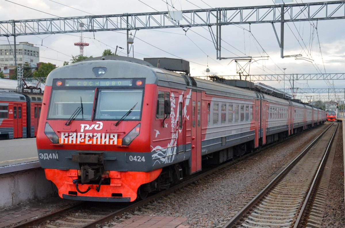 Локомотив поезд