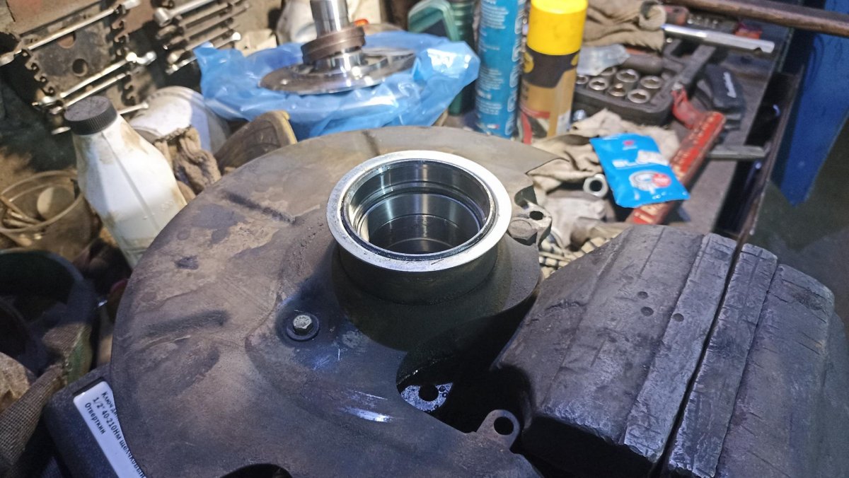 Установка распорных втулок на ступицу Шевроле Нива