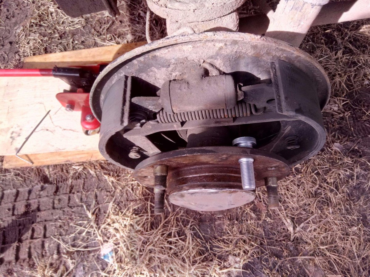 Шпильки ступицы Нива Шевроле