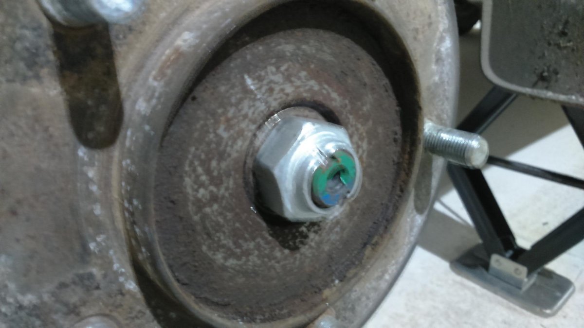 Гайка ступицы Нива 21214