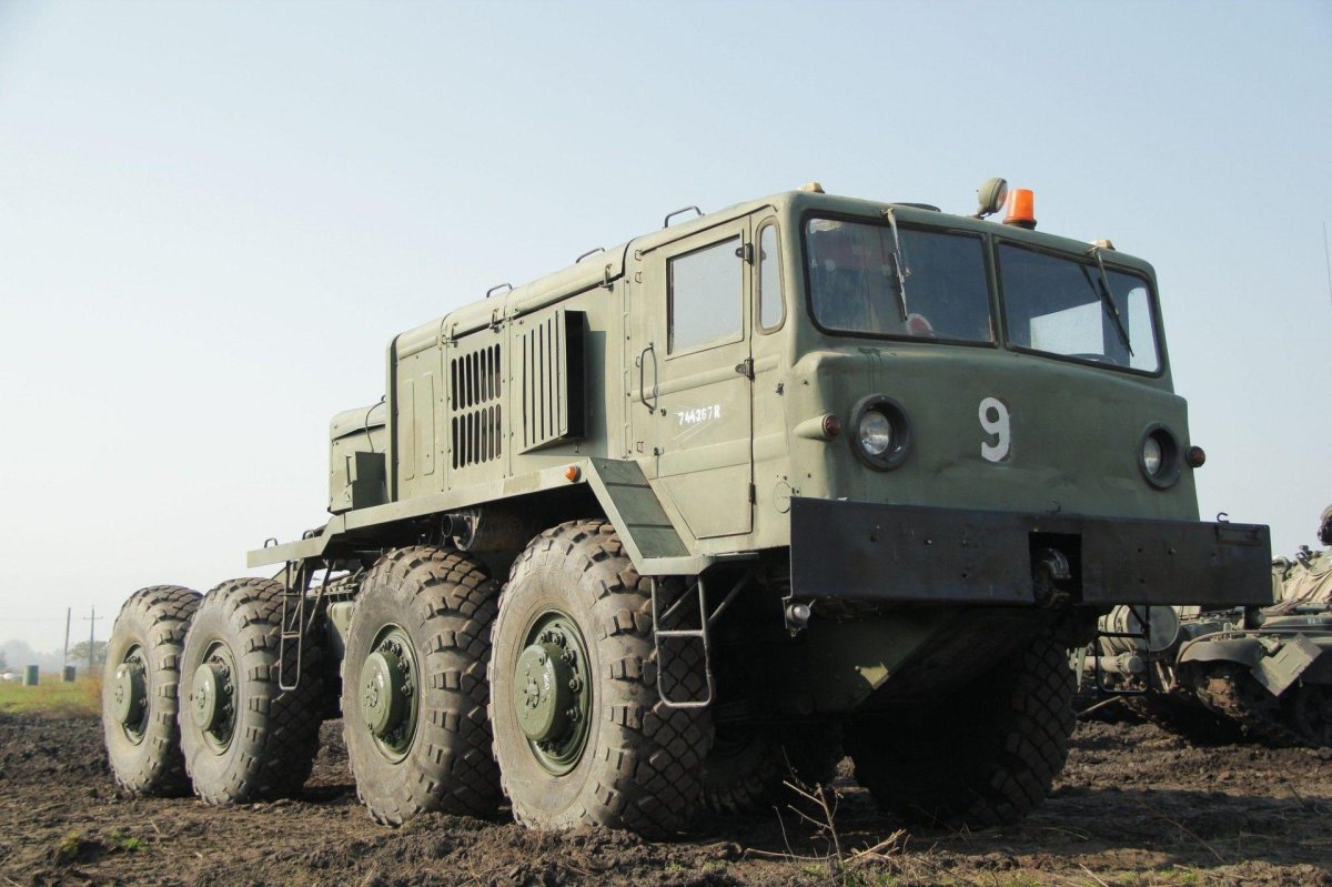 МАЗ военный тягач 537