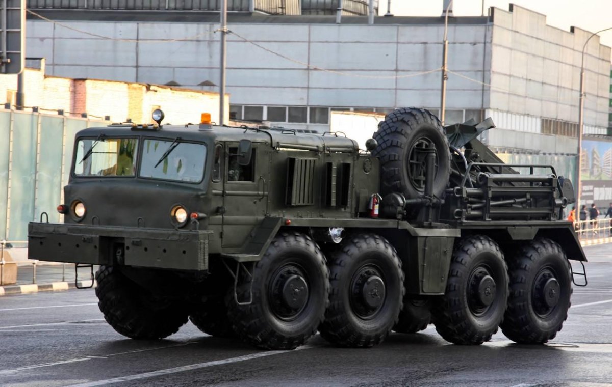 МАЗ военный тягач 537