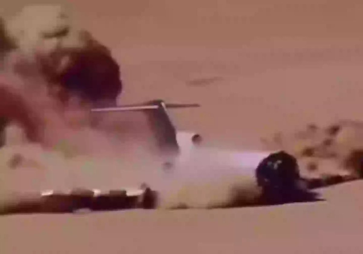 Самолет в пустыне