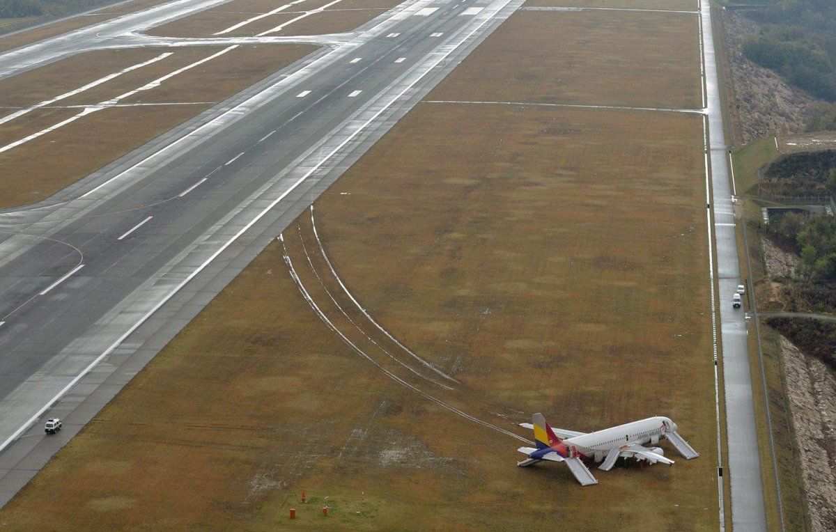 Airbus 320 за пределами ВПП