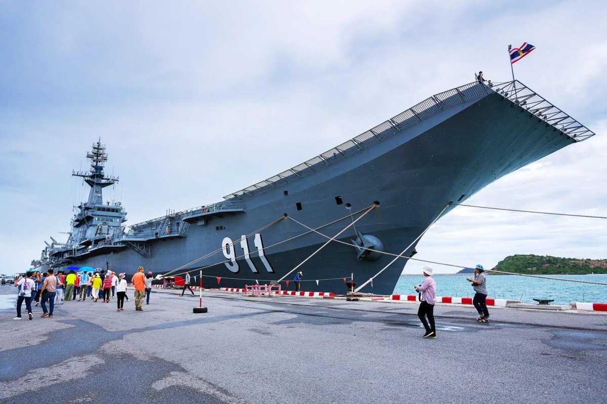HTMS Chakri Naruebet