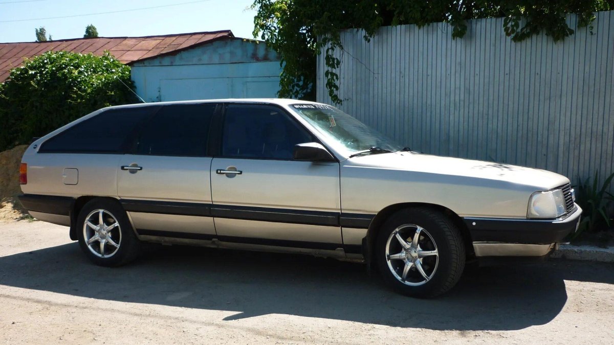 Audi 100 сигара