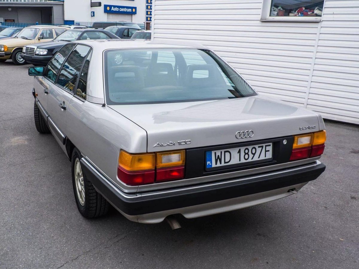 Audi 100 c3