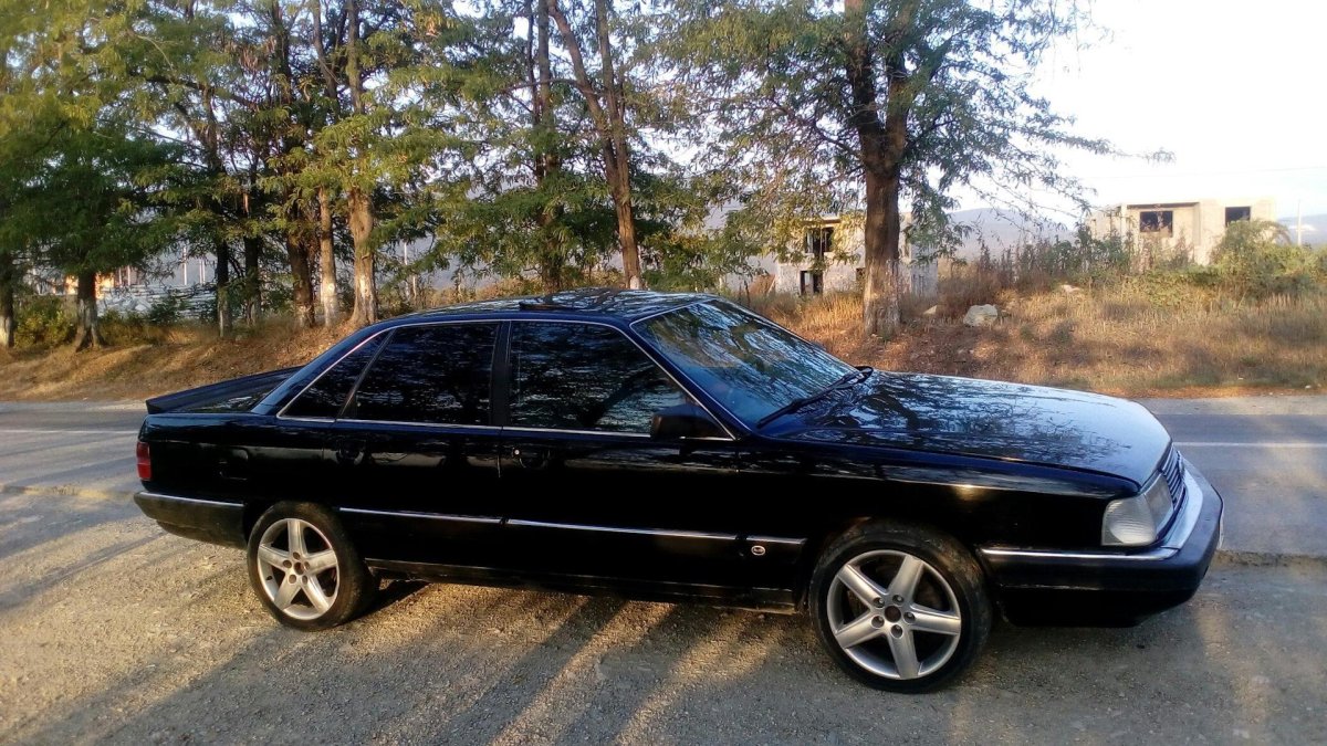 Ауди 100 с3 черная