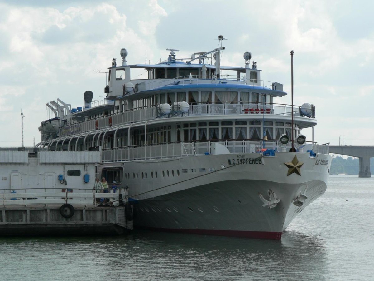 Теплоход Тургенев