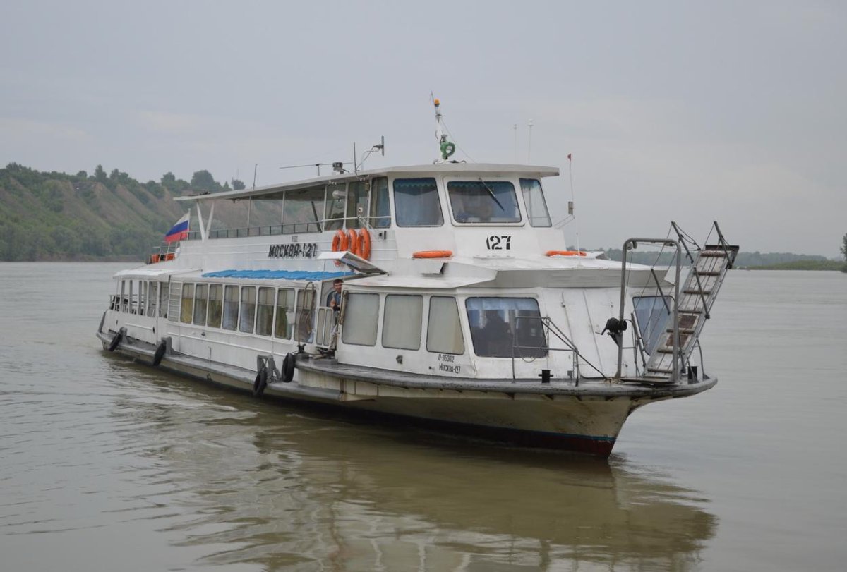 Теплоход Электрометаллург Челябинск
