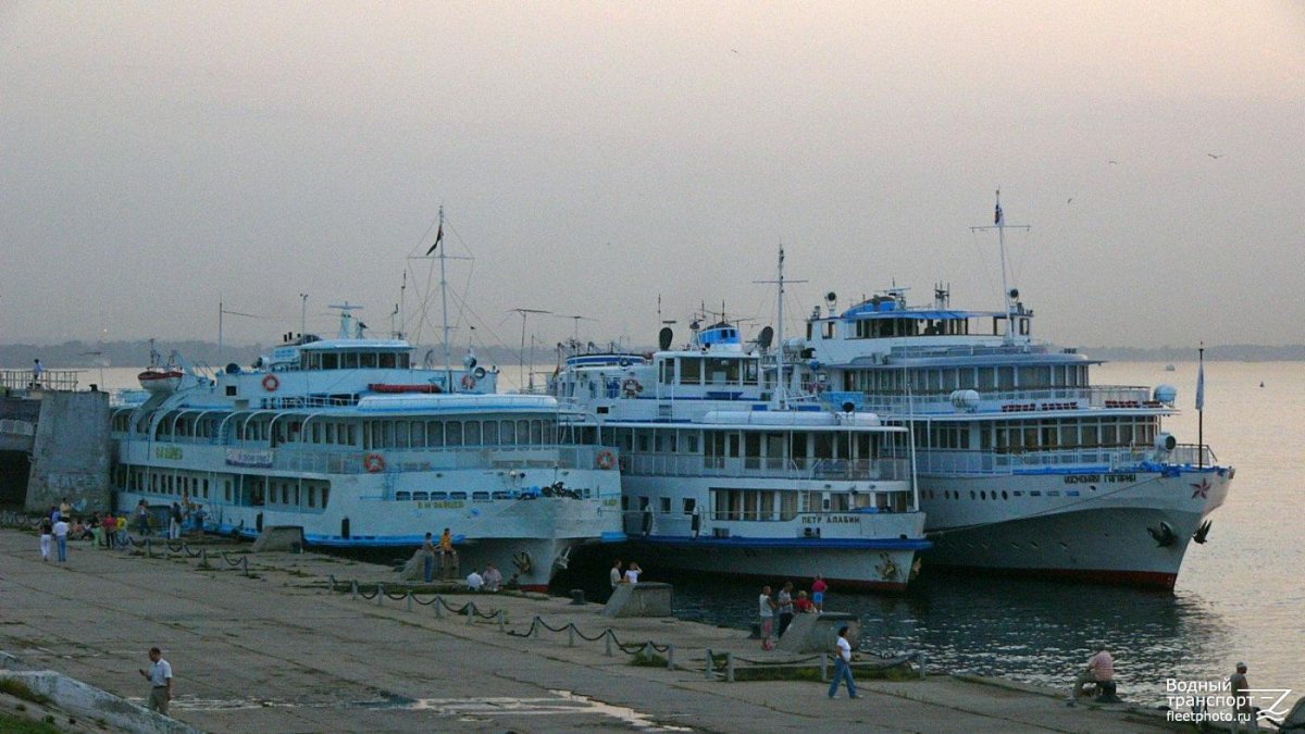 Теплоход Петр Алабин Самара