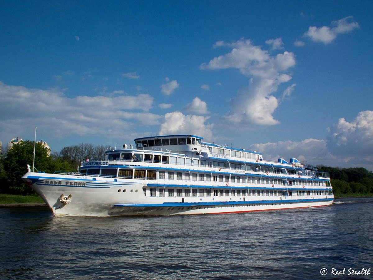 Теплоход Илья Репин