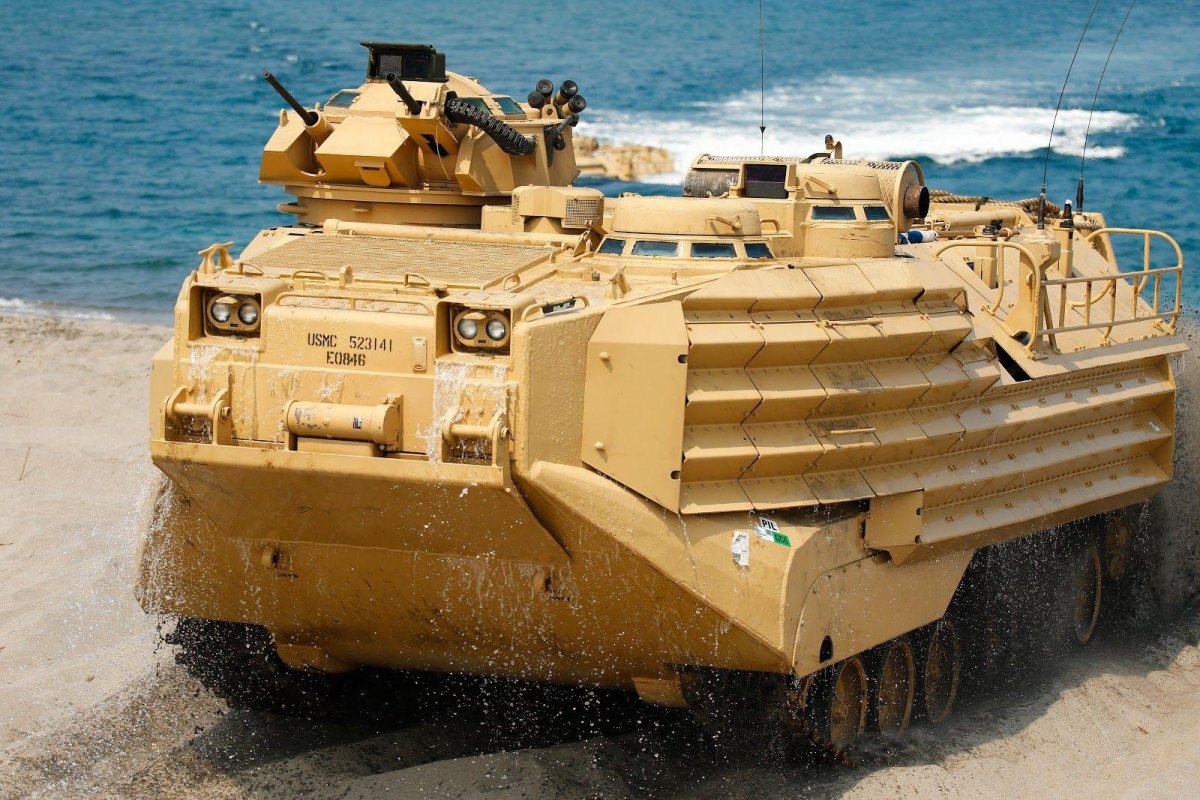Американская амфибия БТР aav7