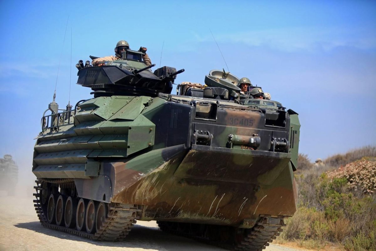 Aav7 бронетранспортёр