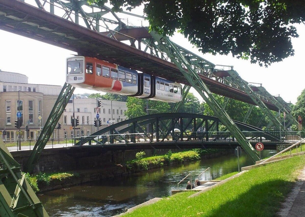 Вуппертальская подвесная железная дорога Германия