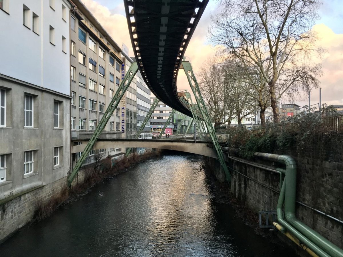 Я жив, я в Вуппертале.