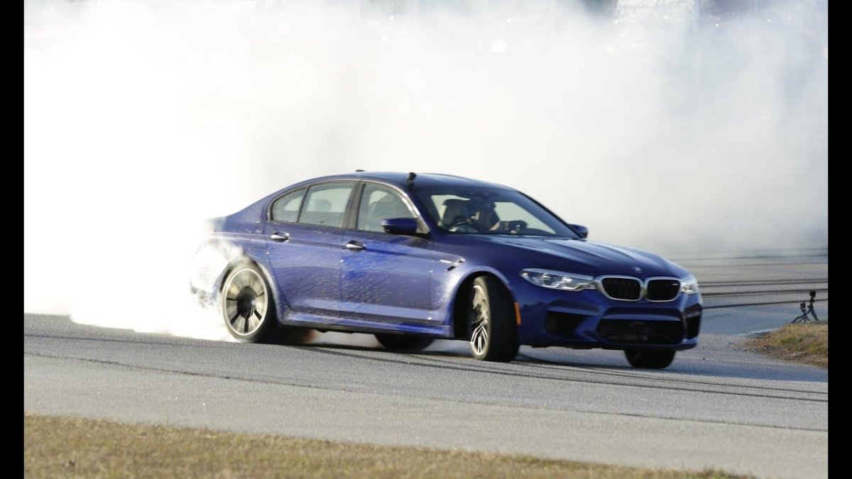 БМВ м5 ф90 дрифтмит