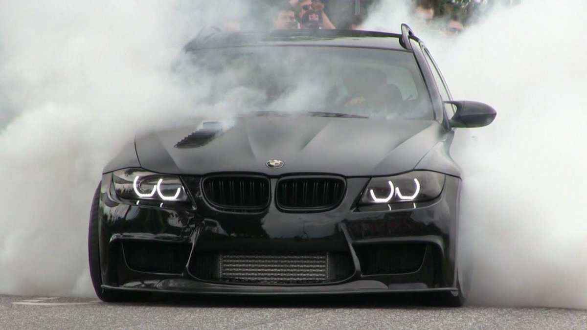 BMW m5 дым