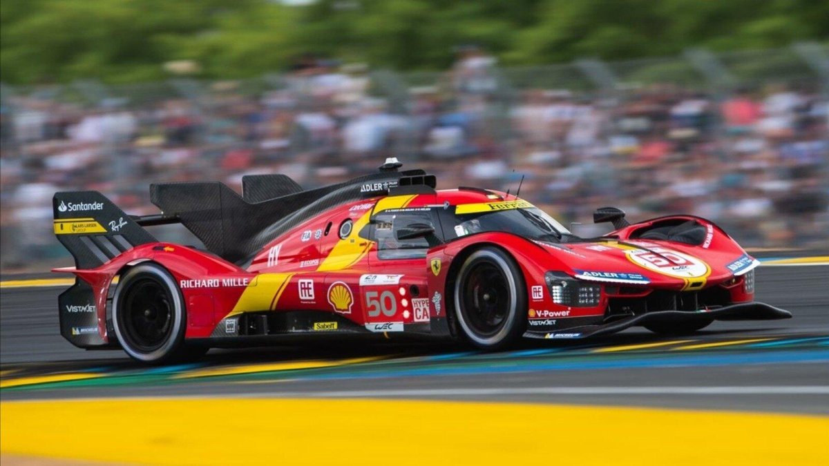 Гоночный автомобиль 2023