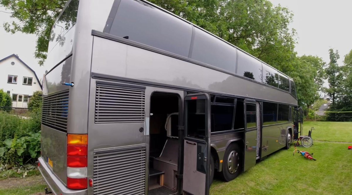 Автодом Neoplan Megaliner