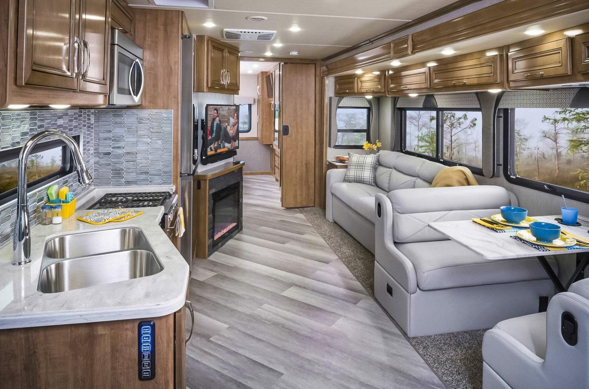 Автодом Fleetwood Bounder