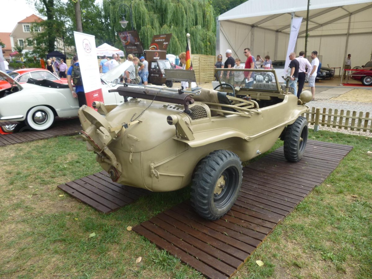 Реплика Schwimmwagen