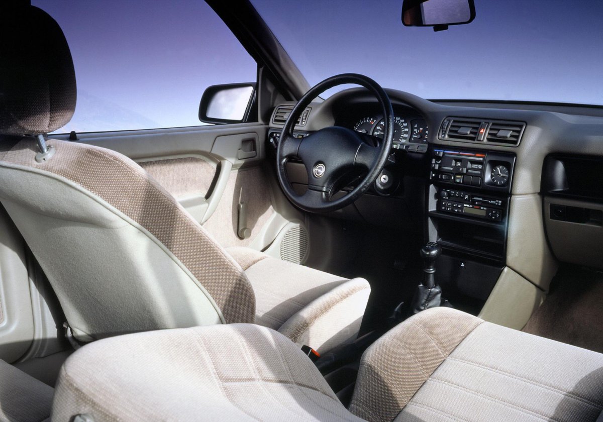 Opel Vectra a (1988-1995)