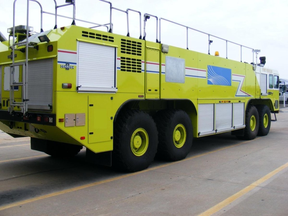 Oshkosh Striker 4500