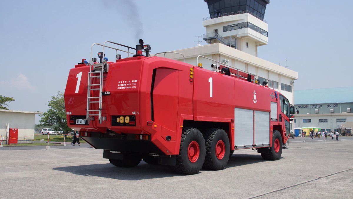 Oshkosh Striker 3000