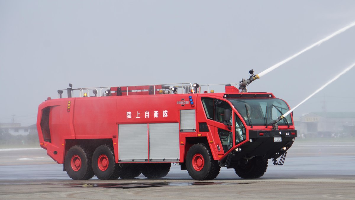Oshkosh Striker 3000