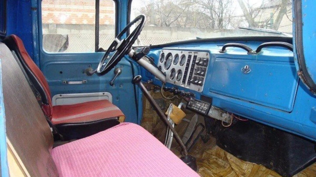 ЗИЛ 130 салон кабина